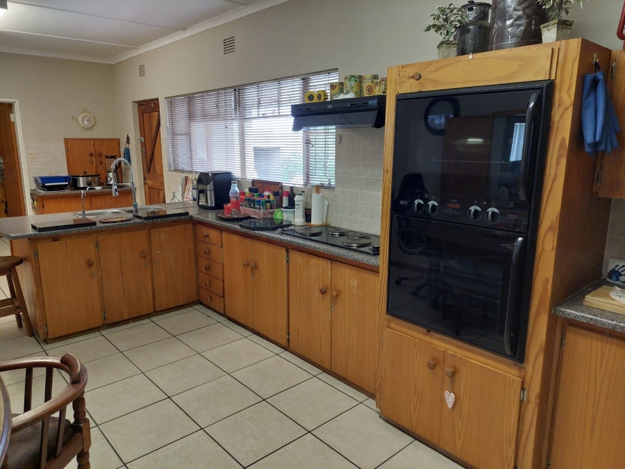 5 Bedroom Property for Sale in Oudtshoorn South Western Cape